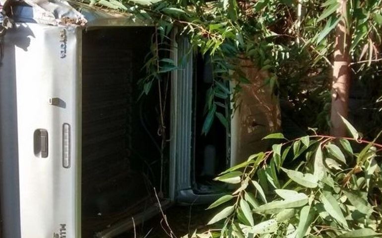 Motorista de caminhonete morre após sofrer capotagem em Cerqueira César