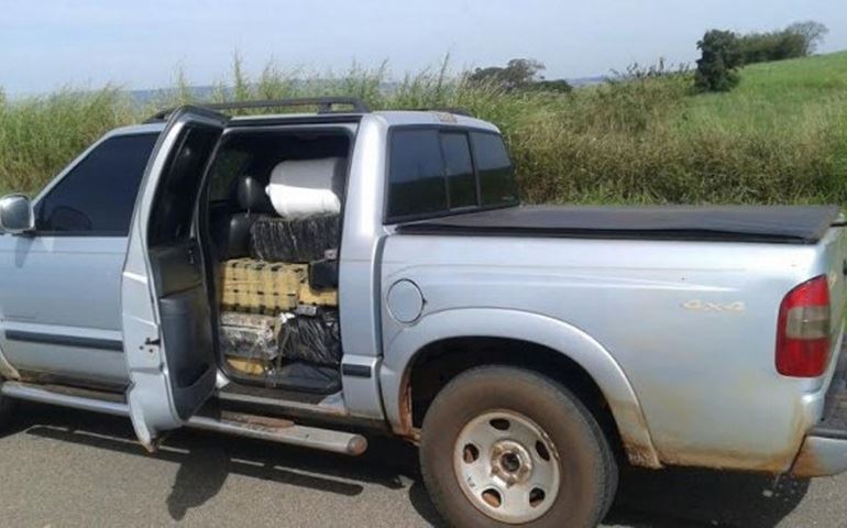 POLICIAMENTO RODOVIARIO APREENDE 01 TONELADA DE MACONHA