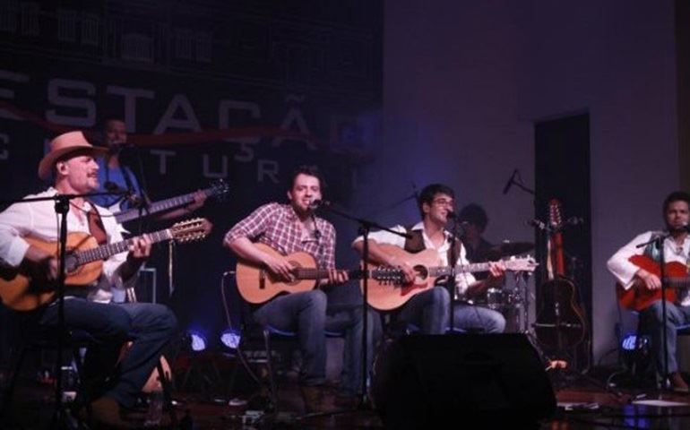 Grupo de violeiros '4 Cantos' faz apresentações gratuitas em Avaré