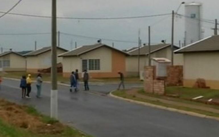Residencial recém-inaugurado tem falta d?água e iluminação em Avaré