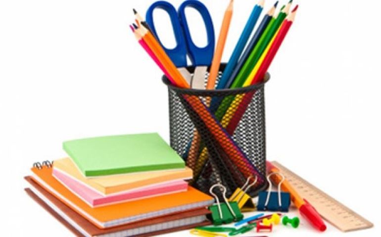 A importância de envolver seu filho na compra do material escolar em meio à crise