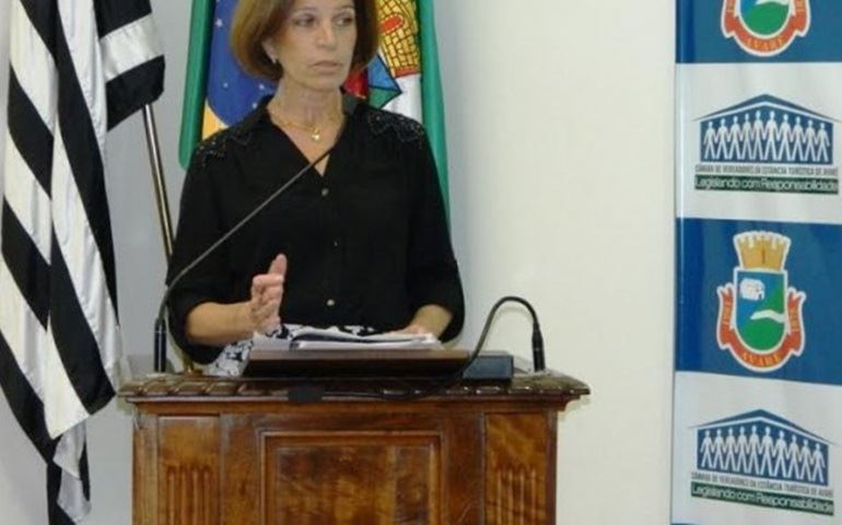 Rosângela Paulucci pede melhoria nos pontos de ônibus