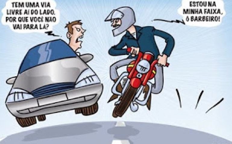 Motos em Avaré transitam em excesso de velocidade.