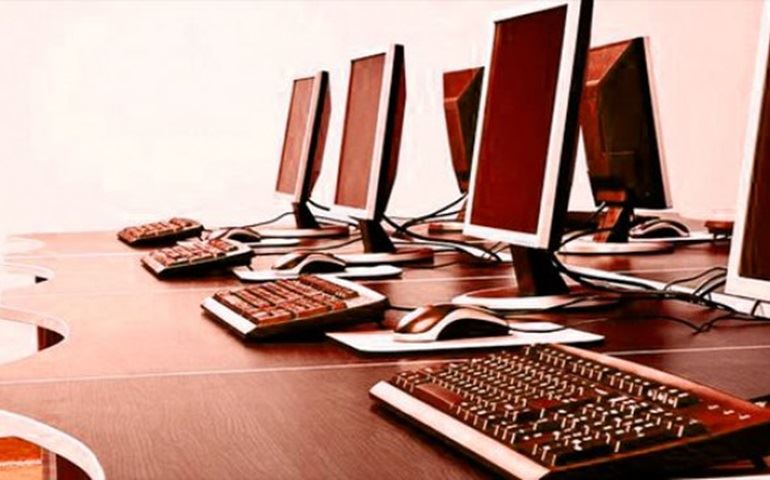  ADVOGADOS  INSATISFEITOS  COM  O  NOVO SISTEMA   ON LINE  DOS  TRIBUNAIS.