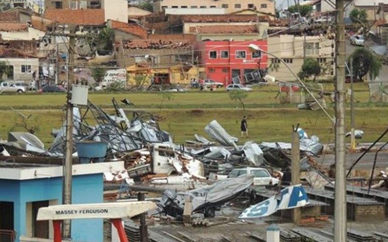 AVARÉ ARRECADANDO DOAÇÕES PARA AS VÍTIMAS DO VENDAVAL OCORRIDO EM TAQUARITUBA
