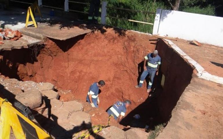 Prefeitura inicia reparo em ponte da Avenida Gilberto Filgueiras