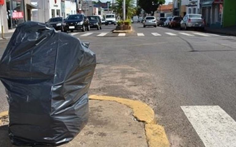 Em Botucatu, lixo poderá ser colocado somente após as 18 horas.