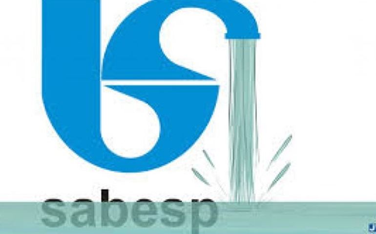 Estão direcionando água de chuva no esgoto da Sabesp.