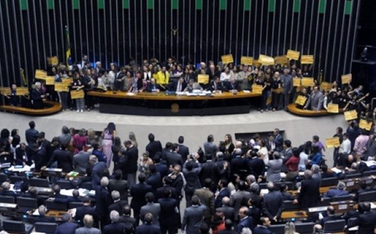 Policial mulher ganha aposentadoria especial