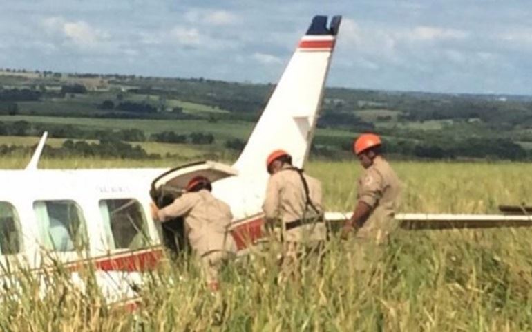Avião que levava Angélica e Luciano Huck faz pouso forçado no MS