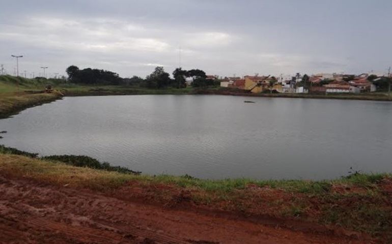 Limpeza do Lago Bertha Banwwart entra em fase final