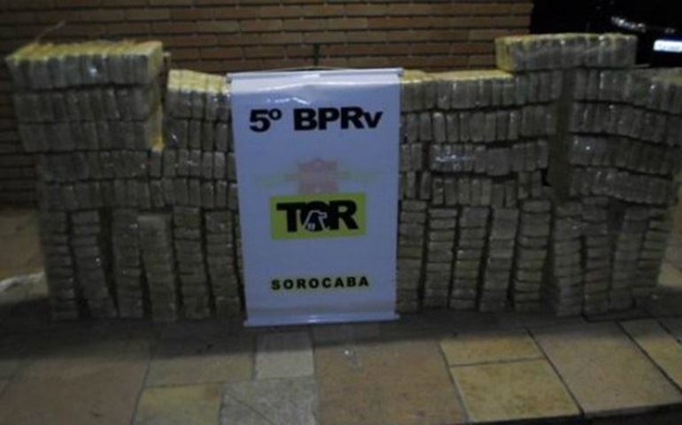 Polícia apreende 428 quilos de pasta base de cocaína na Castello Branco
