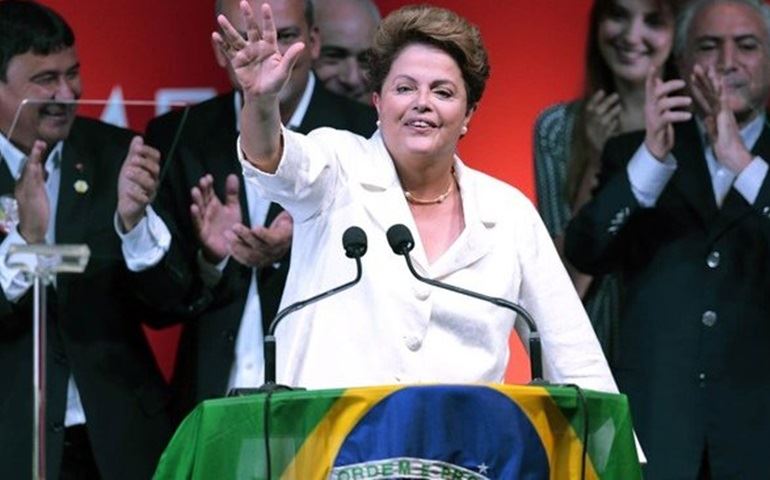 Dilma é reeleita presidente e amplia para 16 anos ciclo do PT no poder