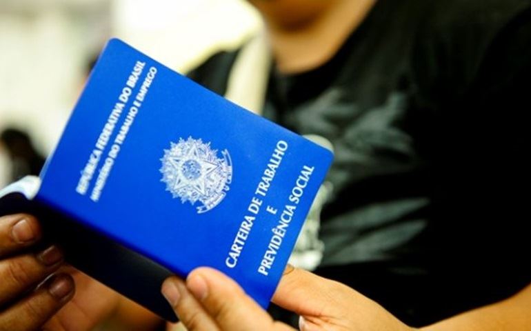 Baixa renda vê melhora do emprego, mas expectativa pode ser frustrada, diz FGV