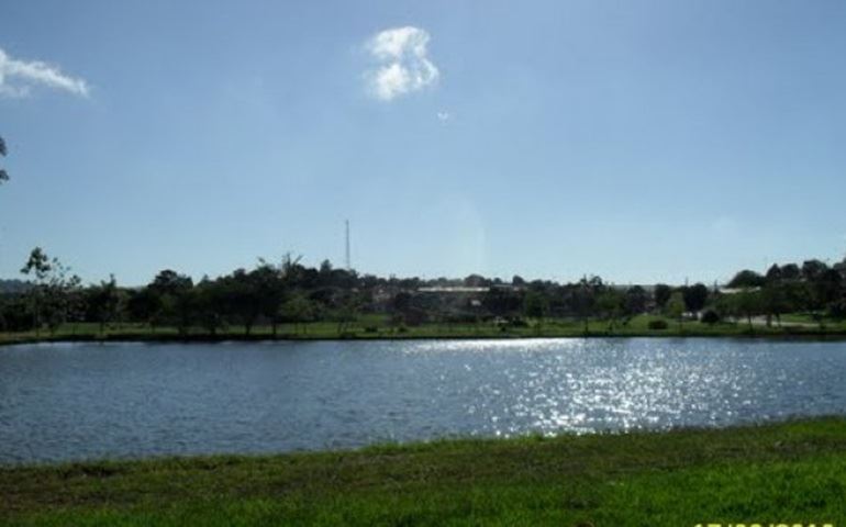 Jovem morre após se afogar no lago municipal de Arandu