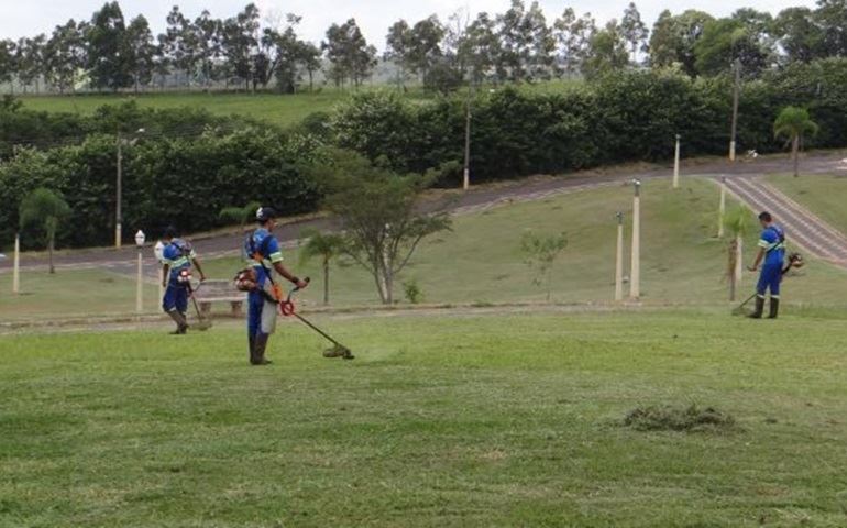 Serviços de limpeza são executados em todos os bairros