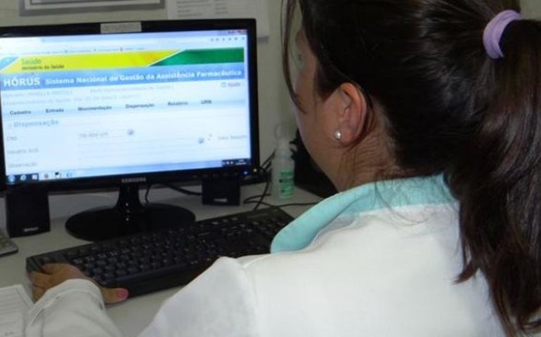  Estoques das farmácias começam a ser informatizados 