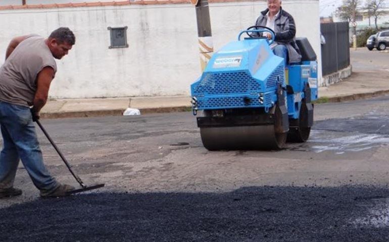 Prefeitura intensifica recuperação das ruas em toda a cidade