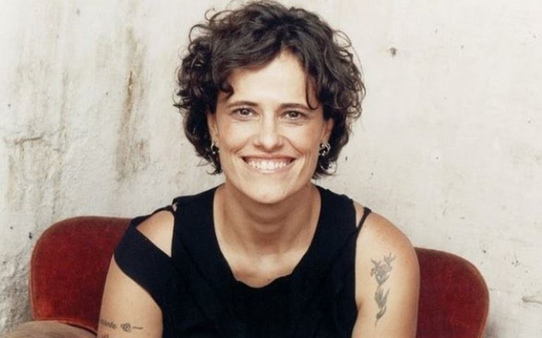 Zélia Duncan faz show sábado no Teatro Municipal de Botucatu