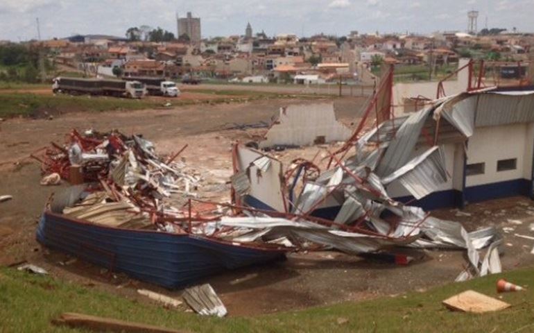 Morador registra nova formação de tornado na região de Taquarituba