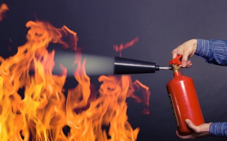 Incêndio consome pasto de propriedade rural em Piraju