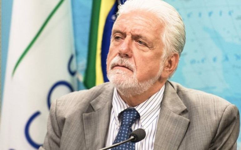 Governo avalia usar reservas para abater dívida pública