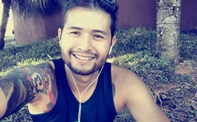 Homem que matou enteado se apresenta à polícia e confessa crime
