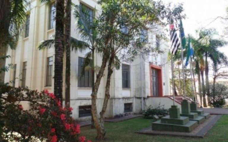 Servidores municipais podem ficar sem o salário de outubro