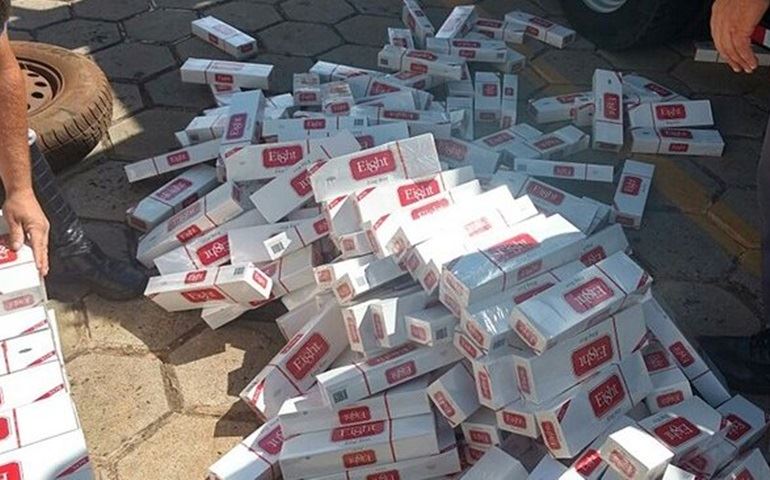 Carro lotado de cigarros é apreendido após perseguição policial em rodovia