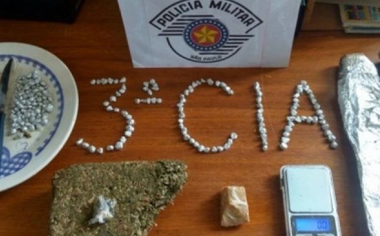 Adolescente de 12 anos é apreendido com maconha e crack em Taquarituba.
