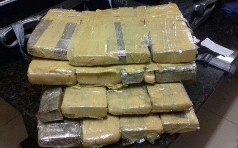Polícia flagra passageiro de ônibus com 12 quilos de maconha na Castello Branco