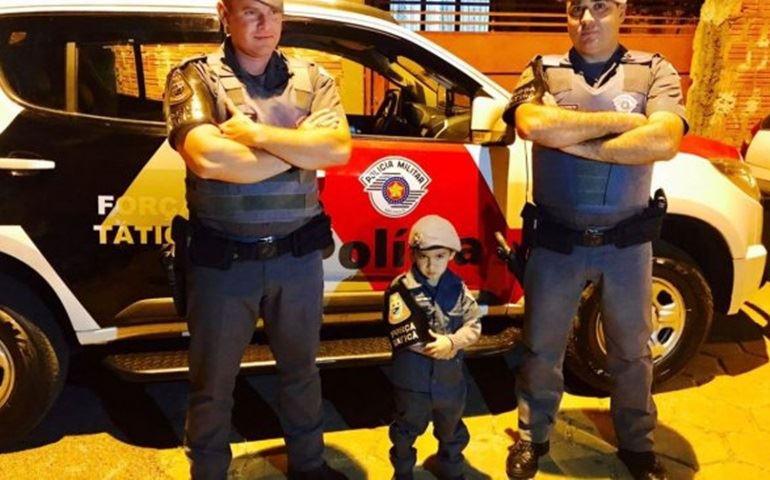 Um presente para um fã e também um presente para a Força Tática