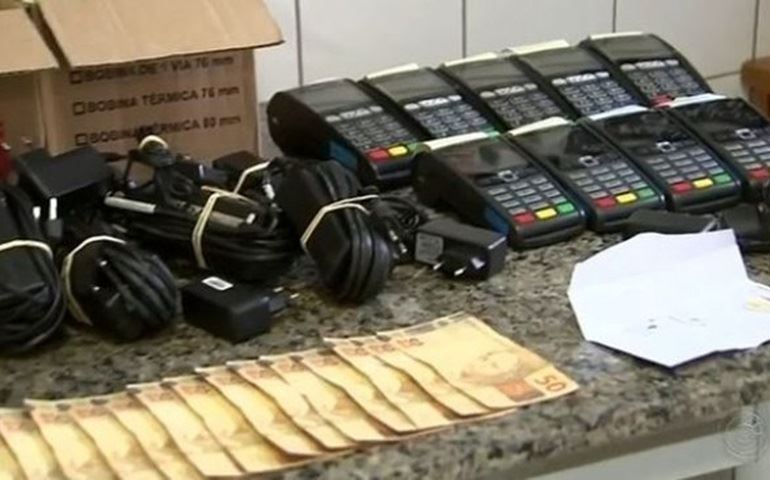 Polícia Civil flagra trio com máquinas de cartão usadas para apostas de jogo do bicho
