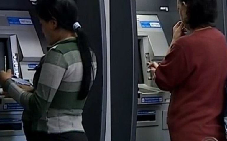 Poupança é opção simples e segura de investimento, ressalta economista