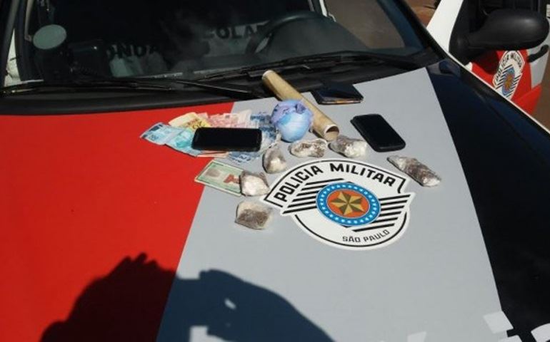 POLÍCIA MILITAR PRENDE IRMÃOS PELO CRIME DE TRÁFICO DE DROGAS