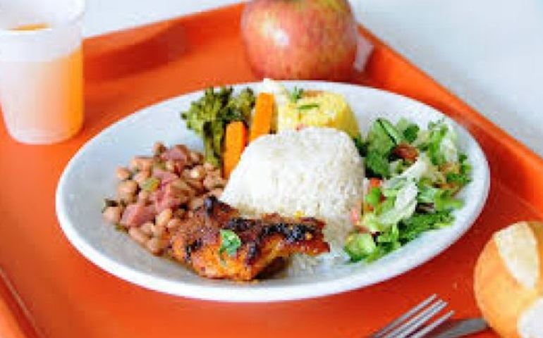 Secretário assina termo de convênio do restaurante popular Bom Prato para Botucatu