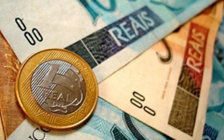 Salários da presidenta e do vice também terão corte de 10%