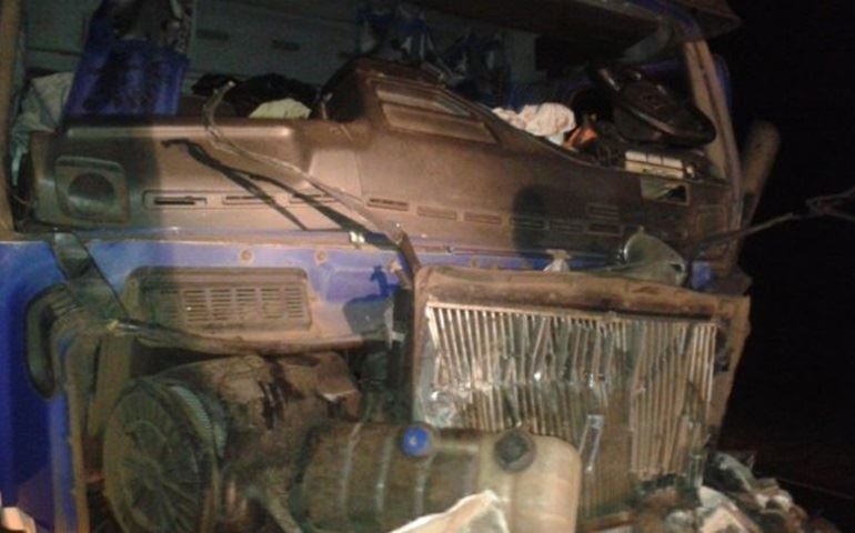 Colisão entre caminhões deixa um ferido na rodovia Castelo Branco