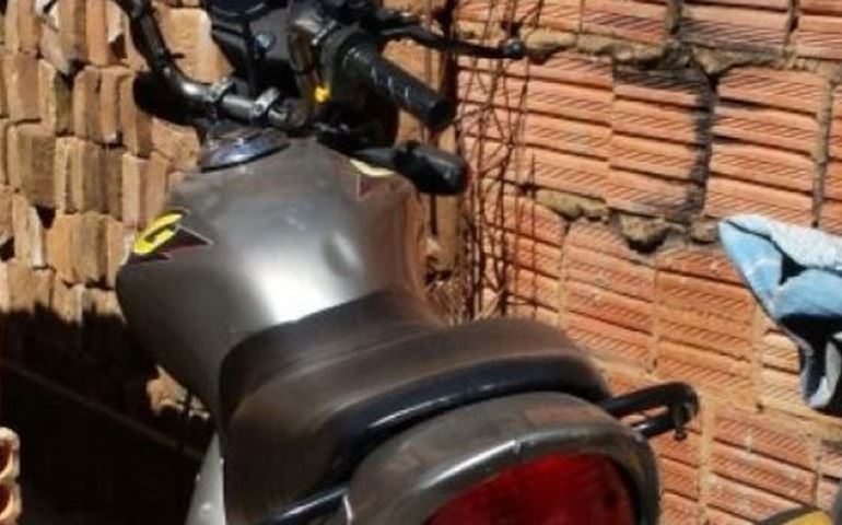 POLÍCIA MILITAR RECUPERA MOTO FURTADA