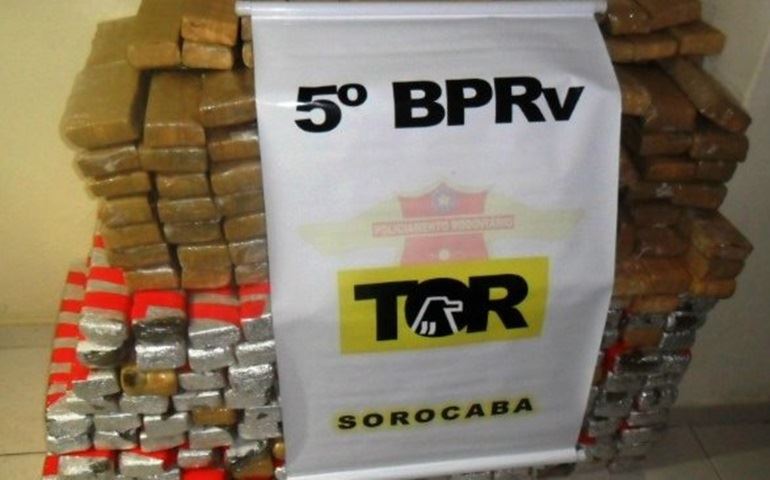 Polícia apreende mais de 300 quilos de maconha na Castello Branco
