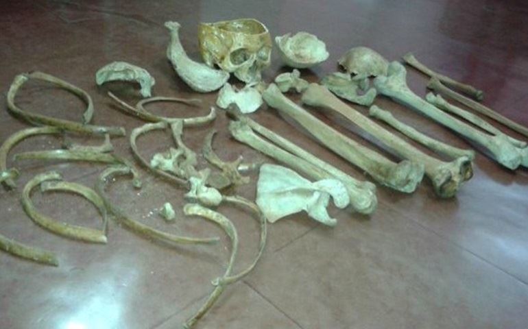 Ossos humanos são achados dentro de saco de lixo em Cerqueira César