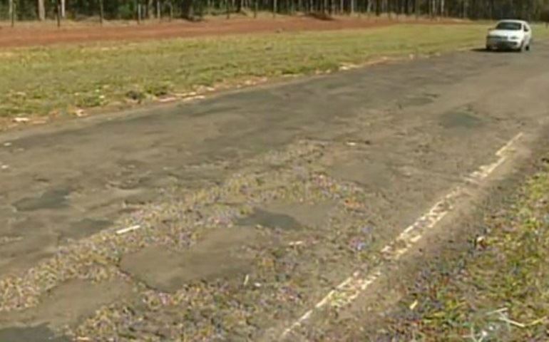 Acidente entre caminhão e ônibus deixa mulher ferida em Manduri