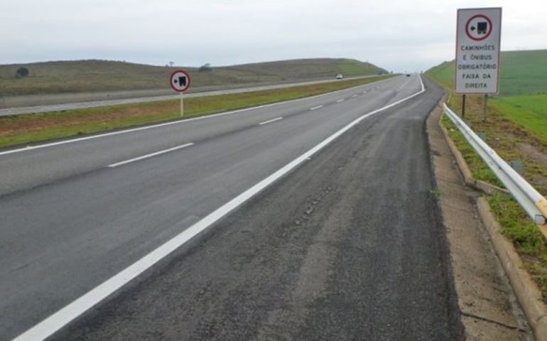 Motociclista embriagado cai em pista e tem ferimentos em Angatuba