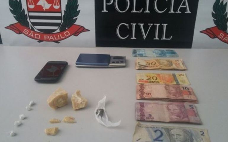 Jovem é flagrado pela Polícia Civil com crack e maconha