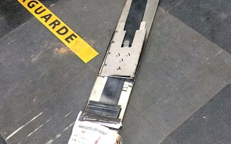 Polícia apreende 'chupa-cabra' em agência bancária de Pilar do Sul