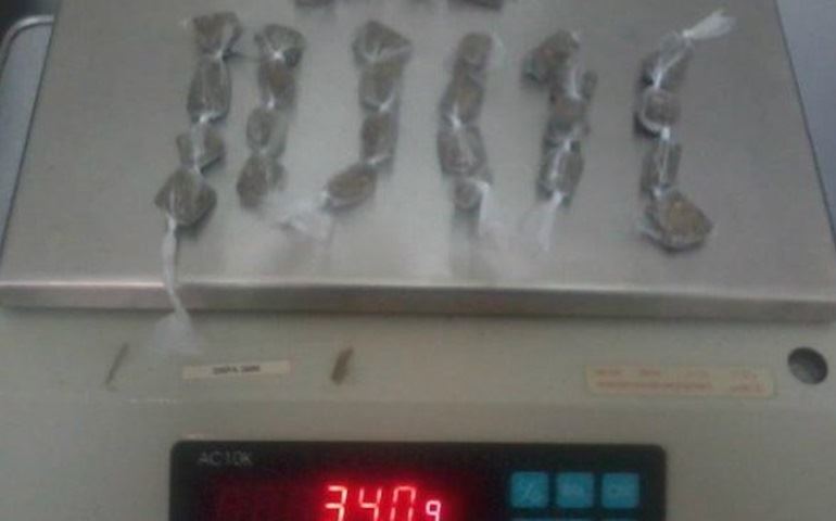 Jovem é preso vendendo maconha em frente de escola em Piraju