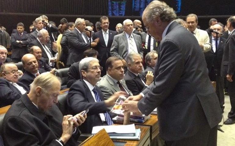 Sem concluir votação de projeto de meta fiscal, Congresso encerra sessão