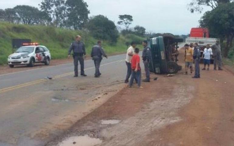 Homem furta carro, tomba veículo durante fuga e acaba preso