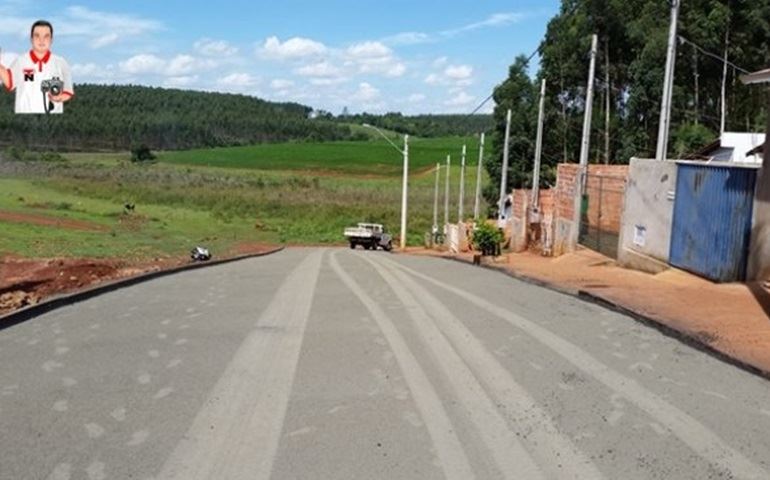 Caminhão desgovernado atinge casa e destrói construção em Taquarituba