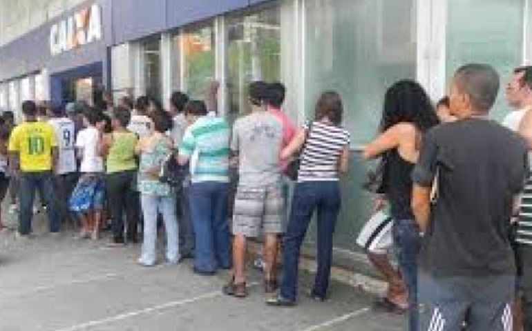 Filas nas agências Bancárias de Avaré aumentam.
